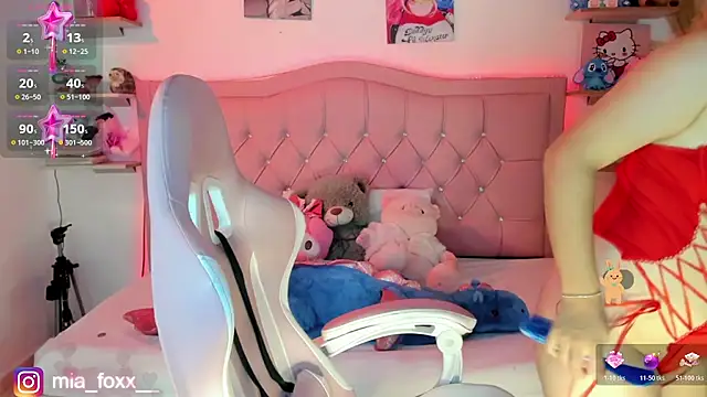 Mia foxx  online show from November 2025 09:04:02 PM