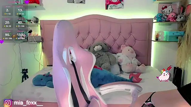 Mia foxx  online show from February 2026 09:09:02 PM