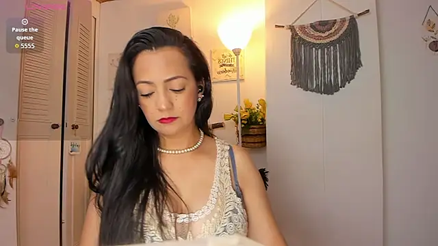 anaruiz  online show from May 2026 10:50:01 PM