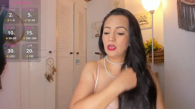 anaruiz  online show from May 2026 11:46:02 PM