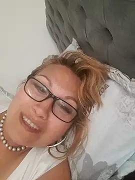 Kazsandraa online show from May 2026 06:26:01 PM