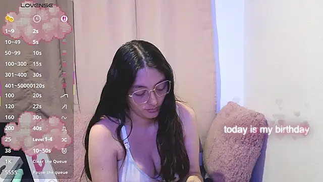 lessliee22  online show from May 2026 06:22:01 AM