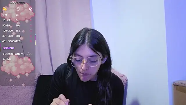 lessliee22  online show from May 2026 06:07:01 AM
