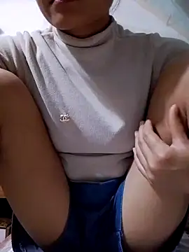 Snapshot of Cute_lady99 chatting on November 2025 08:19:02 PM Cute lady99 online show from November 2025 08:19:02 PM