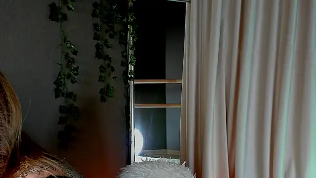 Snapshot of AnnLevine chatting on January 2025 06:06:02 AM AnnLevine online show from January 2025 06:06:02 AM