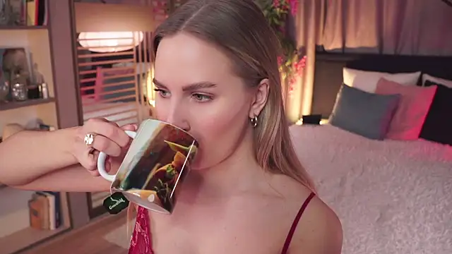 Snapshot of AnnLevine chatting on January 2025 06:11:01 AM AnnLevine online show from January 2025 06:11:01 AM