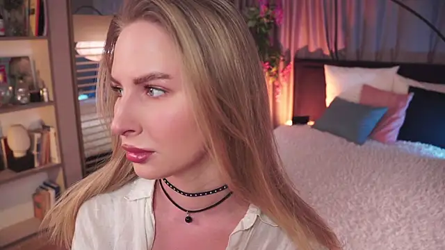 Snapshot of AnnLevine chatting on January 2025 07:43:02 AM AnnLevine online show from January 2025 07:43:02 AM