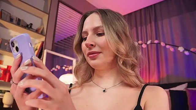 Snapshot of AnnLevine chatting on March 2025 06:10:01 AM AnnLevine online show from March 2025 06:10:01 AM