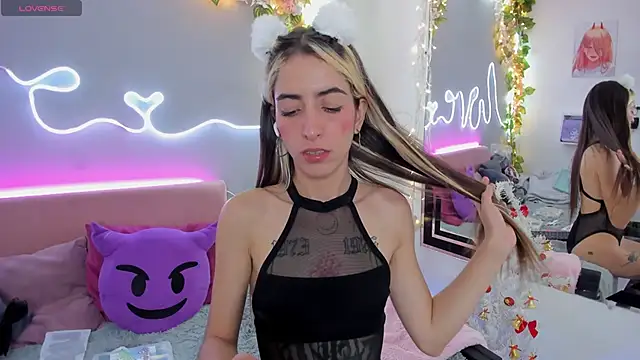 Snapshot of YouliteSllut2 chatting on December 2024 10:39:02 PM YouliteSllut2 online show from December 2024 10:39:02 PM