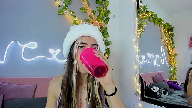 Snapshot of YouliteSllut2 chatting on December 2024 10:20:01 PM YouliteSllut2 online show from December 2024 10:20:01 PM