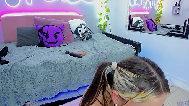 Snapshot of YouliteSllut2 chatting on December 2024 07:11:02 AM YouliteSllut2 online show from December 2024 07:11:02 AM