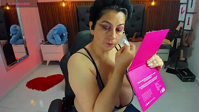 Snapshot of MEYLAGIA chatting on May 2026 04:06:02 AM MEYLAGIA online show from May 2026 04:06:02 AM