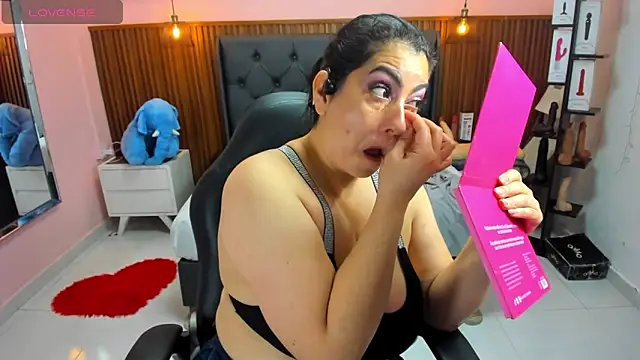Snapshot of MEYLAGIA chatting on May 2026 03:13:02 AM MEYLAGIA online show from May 2026 03:13:02 AM
