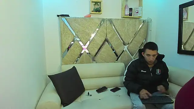 parejacaliente20154 online show from May 2026 10:31:02 AM