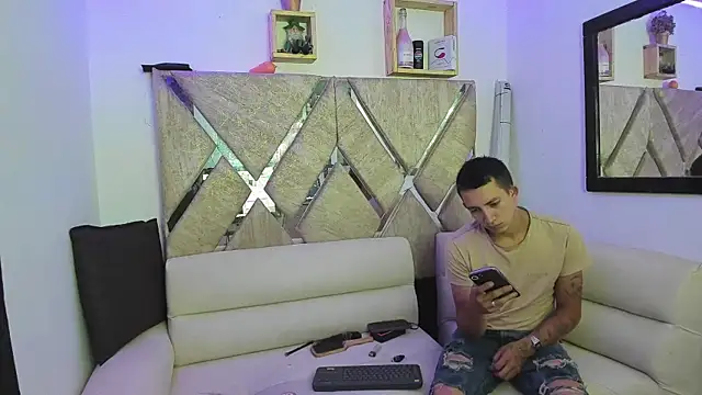 parejacaliente20154 online show from May 2026 10:33:01 AM