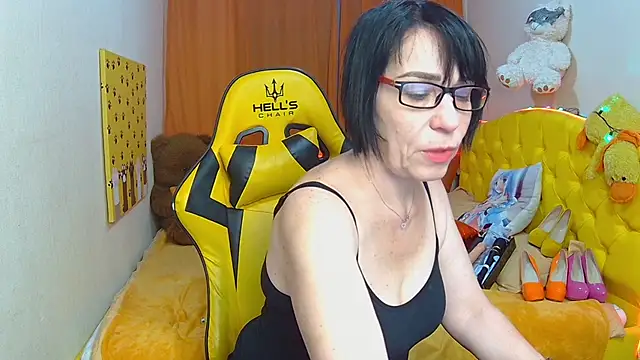 Snapshot of SandraHormas chatting on February 2025 02:22:02 PM SandraHormas online show from February 2025 02:22:02 PM