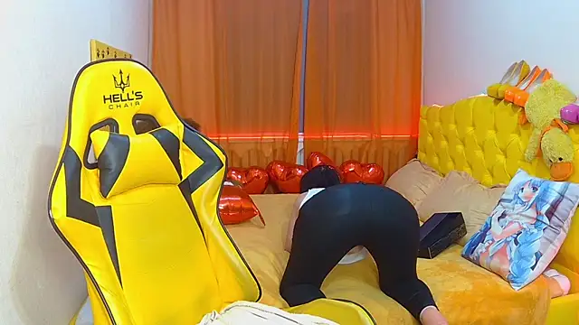 Snapshot of SandraHormas chatting on February 2025 01:39:02 PM SandraHormas online show from February 2025 01:39:02 PM