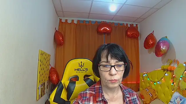 Snapshot of SandraHormas chatting on March 2025 01:56:02 PM SandraHormas online show from March 2025 01:56:02 PM