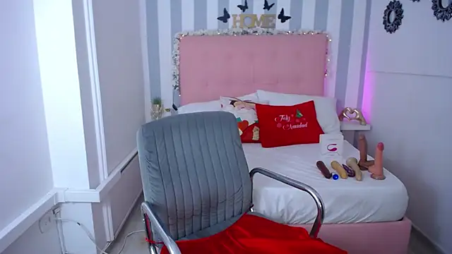 Snapshot of Lunna_boobs chatting on December 2024 05:07:01 AM Lunna boobs online show from December 2024 05:07:01 AM