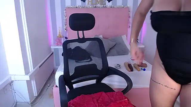 Snapshot of Lunna_boobs chatting on October 2025 05:35:02 AM Lunna boobs online show from October 2025 05:35:02 AM