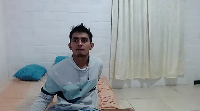 Snapshot of maria_and_angel chatting on January 2025 01:33:01 AM maria and angel online show from January 2025 01:33:01 AM