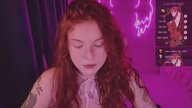 Snapshot of Elsie_Ginger chatting on December 2024 10:34:02 PM Elsie Ginger online show from December 2024 10:34:02 PM