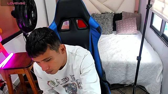 Backsex boy online show from September 2025 03:45:01 PM