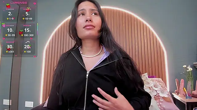 NayeCloud online show from October 2025 11:47:02 PM