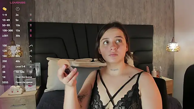 Snapshot of Sabrina_Lennox chatting on January 2025 07:32:01 PM Sabrina Lennox online show from January 2025 07:32:01 PM