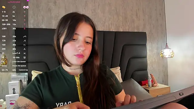 Snapshot of Sabrina_Lennox chatting on February 2025 01:40:01 AM Sabrina Lennox online show from February 2025 01:40:01 AM