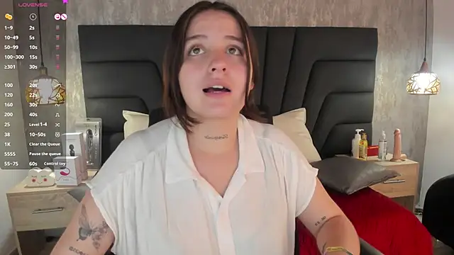 Snapshot of Sabrina_Lennox chatting on February 2025 01:40:02 AM Sabrina Lennox online show from February 2025 01:40:02 AM