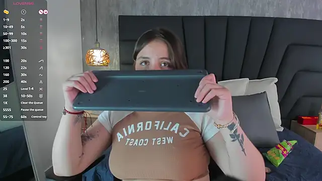 Snapshot of Sabrina_Lennox chatting on March 2025 02:28:02 AM Sabrina Lennox online show from March 2025 02:28:02 AM