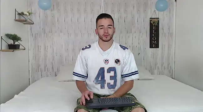 Snapshot of tommycash_777 chatting on March 2025 03:41:01 PM tommycash 777 online show from March 2025 03:41:01 PM