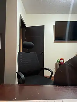 Snapshot of xLadyScarlettx chatting on December 2024 01:36:02 AM xLadyScarlettx online show from December 2024 01:36:02 AM