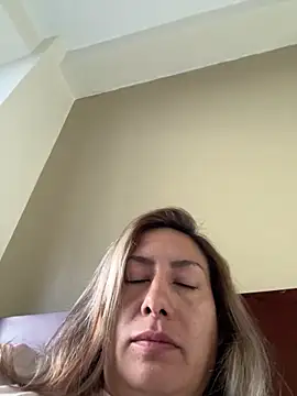 Snapshot of xLadyScarlettx chatting on January 2025 11:04:01 PM xLadyScarlettx online show from January 2025 11:04:01 PM