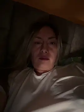 Snapshot of xLadyScarlettx chatting on February 2025 03:43:02 AM xLadyScarlettx online show from February 2025 03:43:02 AM