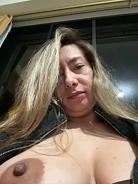 Snapshot of xLadyScarlettx chatting on February 2025 01:34:02 AM xLadyScarlettx online show from February 2025 01:34:02 AM