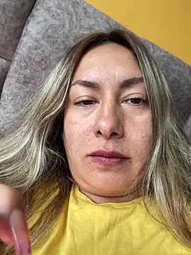 Snapshot of xLadyScarlettx chatting on February 2025 09:20:02 PM xLadyScarlettx online show from February 2025 09:20:02 PM