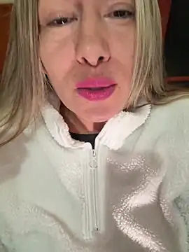 Snapshot of xLadyScarlettx chatting on February 2025 02:06:02 AM xLadyScarlettx online show from February 2025 02:06:02 AM