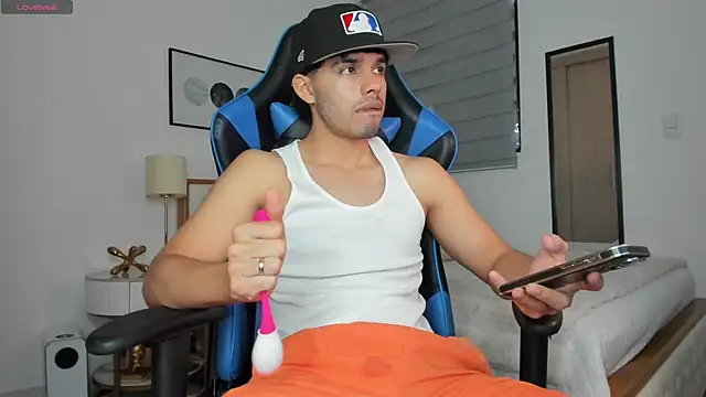 Snapshot of mateoleonee chatting on December 2024 07:00:01 PM mateoleonee online show from December 2024 07:00:01 PM