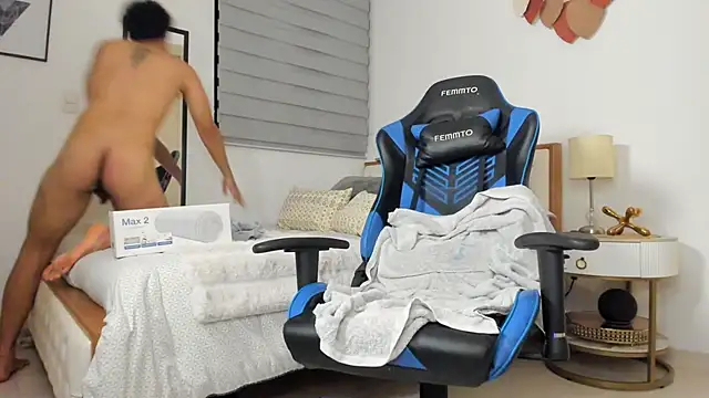 Snapshot of mateoleonee chatting on January 2025 07:23:01 AM mateoleonee online show from January 2025 07:23:01 AM