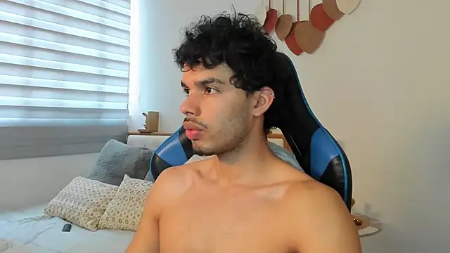 Snapshot of mateoleonee chatting on January 2025 08:46:02 PM mateoleonee online show from January 2025 08:46:02 PM