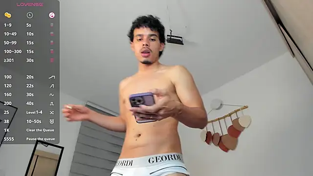 Snapshot of mateoleonee chatting on January 2025 06:56:01 AM mateoleonee online show from January 2025 06:56:01 AM