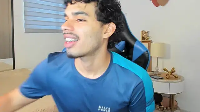 Snapshot of mateoleonee chatting on January 2025 08:15:02 PM mateoleonee online show from January 2025 08:15:02 PM