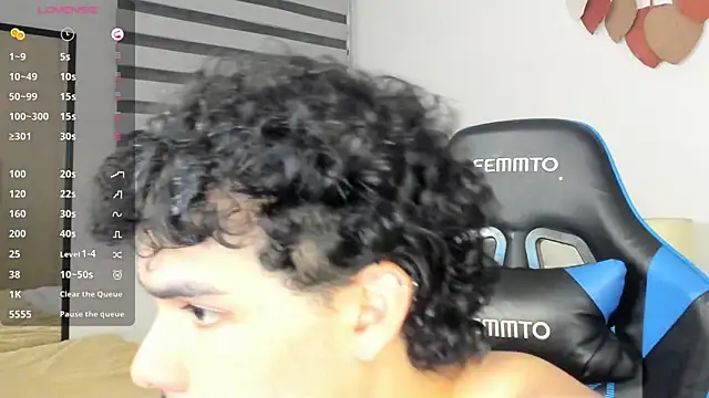 Snapshot of mateoleonee chatting on January 2025 03:40:02 AM mateoleonee online show from January 2025 03:40:02 AM