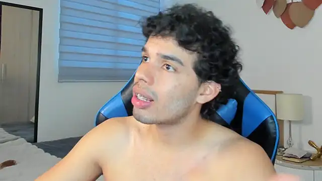 Snapshot of mateoleonee chatting on February 2025 10:13:01 PM mateoleonee online show from February 2025 10:13:01 PM