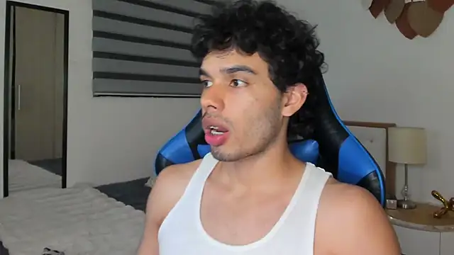 Snapshot of mateoleonee chatting on February 2025 11:53:02 PM mateoleonee online show from February 2025 11:53:02 PM