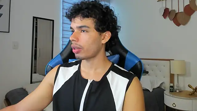 Snapshot of mateoleonee chatting on February 2025 06:26:01 PM mateoleonee online show from February 2025 06:26:01 PM