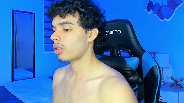 Snapshot of mateoleonee chatting on February 2025 02:19:01 AM mateoleonee online show from February 2025 02:19:01 AM