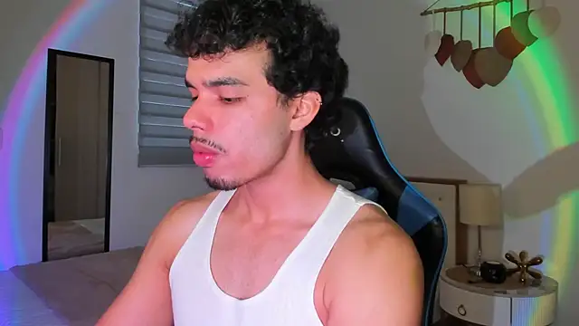 Snapshot of mateoleonee chatting on February 2025 08:01:01 PM mateoleonee online show from February 2025 08:01:01 PM